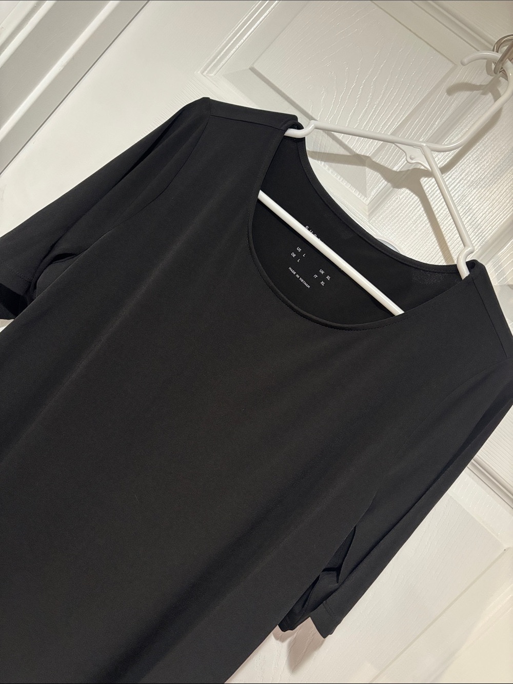 SUSAN GRAVER Black Liquid Knit Scoop Neck Women's Top